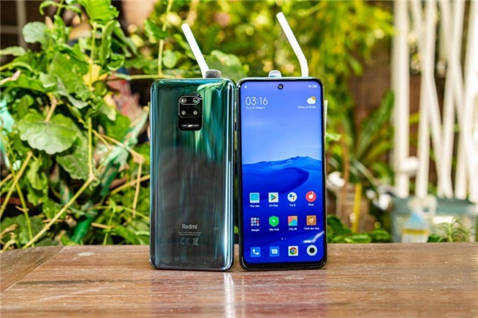 So với các đối thủ trong cùng phân khúc giá,  Xiaomi Redmi Note 9s gây ấn tượng mạnh hơn về mặt thiết kế khi sở hữu vẻ bề ngoài cuốn hút, sang trọng, tạo cảm giác cao cấp hơn hẳn.