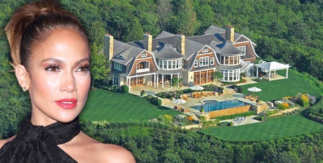 Jennifer Lopez và hôn thê Alex Rodriguez đang cùng nhau nghỉ hè tại  biệt thự 10 triệu USD ở Water Mill, Hamptons, một trong những khu đắt đỏ nhất ở New York. Ảnh: Daily Mail.