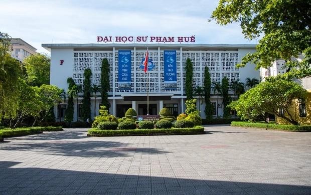 Trường  Đại học Sư phạm Huế nằm trên đường Lê Lợi, sát dòng sông Hương thơ mộng. Từ khi thành lập năm 1957 đến năm 1975, trường là cơ sở đào tạo giáo viên trung học duy nhất cho các tỉnh khu vực miền Trung và Tây Nguyên. Sau ngày miền Nam giải phóng, trường chính thức có tên gọi đầy đủ là trường Đại học Sư phạm thuộc Đại học Huế