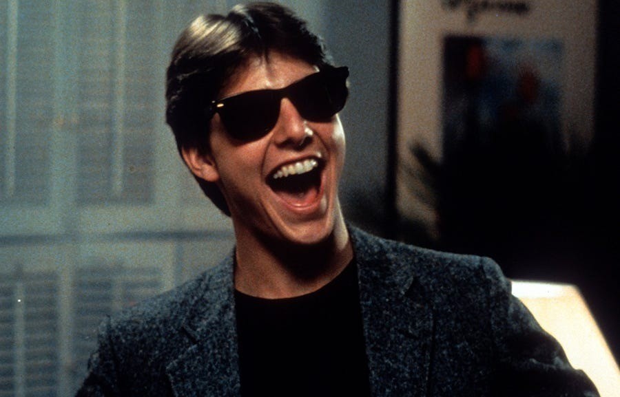 Năm 1983,  Tom Cruise vào vai thiếu niên hoang dã khi gia đình đi vắng trong Risky Business. Tác phẩm mang về cho nam diễn viên danh tiếng, nhưng chỉ được trả cát-xê 75.000 USD.