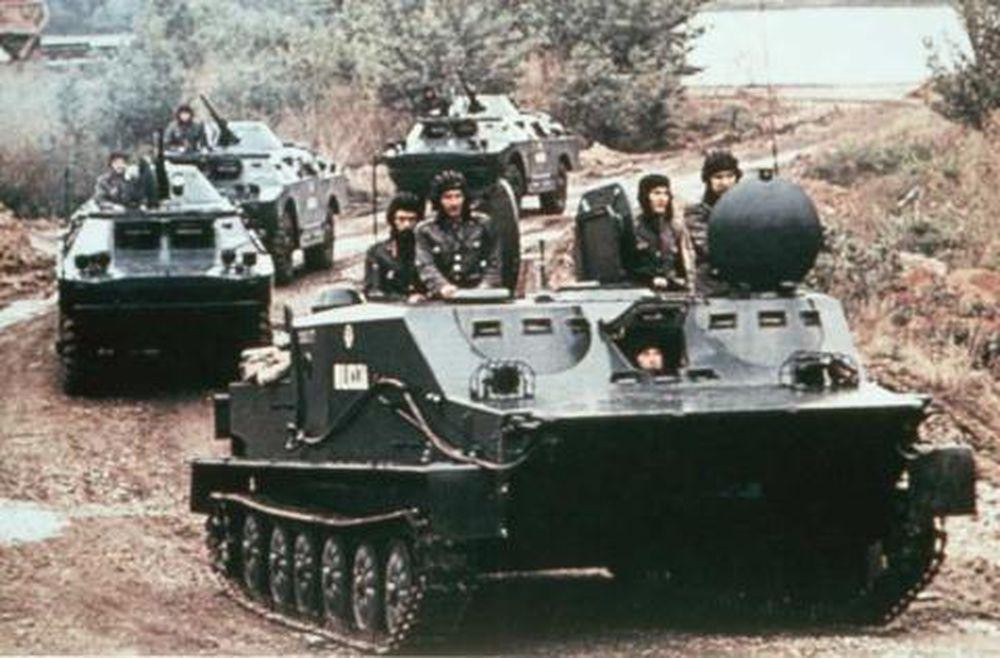 BTR-50 là dòng xe thiết giáp chở quân bánh xích được sửa đổi dựa trên khung gầm xe tăng lội nước PT-76, đây cũng là dòng APC bánh xích hiếm hoi của Liên Xô vì sau đó họ chủ yếu sử dụng khung gầm xe thiết giáp bánh hơi.