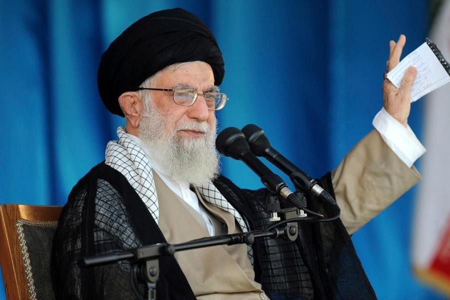 Lãnh tụ tối cao Iran, Ali Khamenei, ngày 8-1 tuyên bố rằng, thế hệ tên lửa mới của  Lực lượng phòng không Iran có thể bắn hạ mọi máy bay Mỹ xâm phạm không phận.