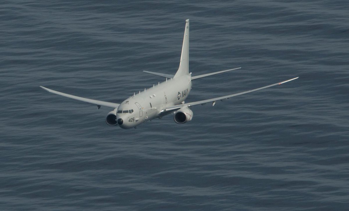  P-8 Poseidon là loại máy bay tuần tra săn ngầm hiện đại nhất của Hải quân Mỹ. Vũ khí trang bị là các ngư lôi và tên lửa diệt hạm AGM-84. Tuy vậy nước này đang có kế hoạch trang bị cho máy bay này các tên lửa chống hạm mới, cùng với bom dẫn đường chính xác, mìn và mồi nhử trên không.