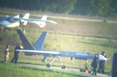 Mỹ là nước đi đầu trong việc ứng dụng công nghệ cao vào vũ khí,  UAV chiến đấu đã từng là thế mạnh của họ trong suốt mấy thập niên qua, tuy nhiên giờ đây Nga đã bắp kịp với Mỹ khi cho ra mắt nhiều UAV trong lĩnh vực quân sự, Orion là một trong số đó.