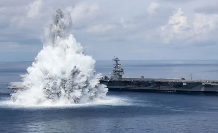 Theo thông tin được truyền thông Mỹ đăng tải, vụ thử nổ ngay sát mạn sườn  tàu sân bay USS Gerald R. Ford của lực lượng này, đã gây ra vài hư hại cho chiếc hàng không mẫu hạm.