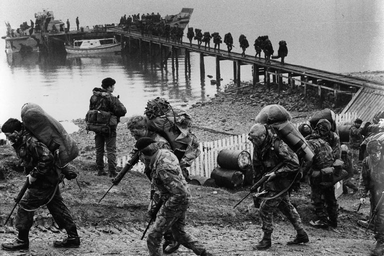 Trong cuộc  chiến tranh Falklands diễn ra giữa Anh và Argentina năm 1982, Hải quân Anh dù chịu thiệt hại nhưng cũng đã chiến thắng áp đảo đối phương là Argentina.