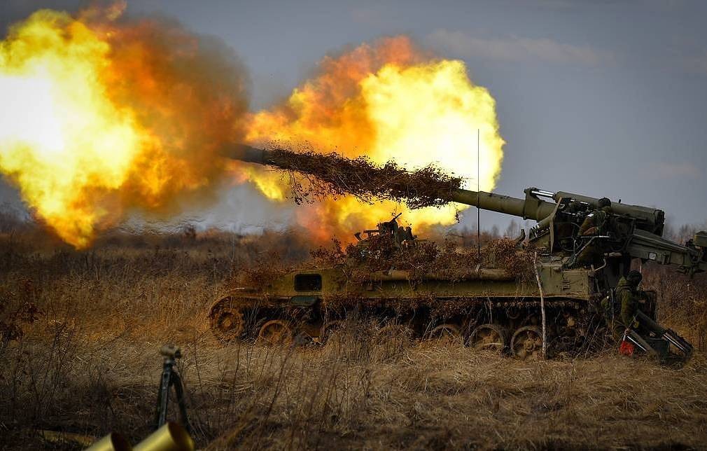 Theo thông tin được tờ Bulgarian Military đăng tải, quân đội Nga đang có động thái chuyển thêm khí tài từ khu vực viễn Đông tới biên giới phía Tây.