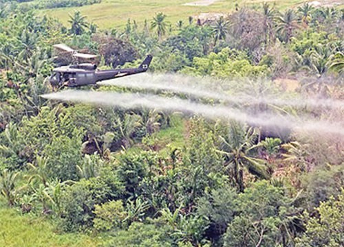 Khi mọi người nghĩ về phương pháp quân sự trong cuộc chiến tranh hóa học ở Việt Nam, chất độc da cam là điều được nói đến ngay lập tức. Nhưng nó không phải là vũ khí duy nhất của Mỹ trong cuộc chiến này. Nhằm ngăn chặn tuyến chi viện từ miền Bắc vào miền Nam trên đường Trường Sơn, Mỹ đã nghiên cứu  vũ khí thời tiết gây mưa.