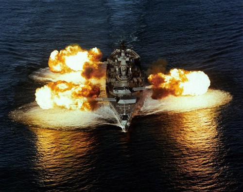  Thiết giáp hạm USS New Jersey (BB-62) hay còn được gọi là Big J là một trong những tàu chiến khổng lồ lớp Iowa. Nó cũng là con tàu có nhiều danh hiệu nhất trong lịch sử Hải quân Mỹ với 19 huân chương và là con tàu thứ hai được đặt tên để vinh danh bang New Jersey (chiếc đầu tiên là BB-16).