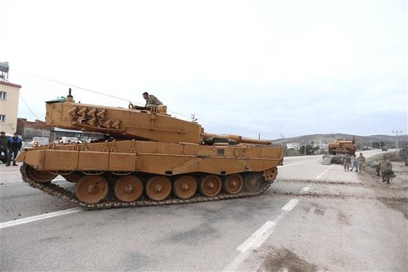 Quân đội Thổ Nhĩ Kỳ đang triển khai hàng chục xe tăng  Leopard 2A4 cho các chiến dịch quân sự tại Syria. Đây là một trong những dòng xe tăng uy lực tại chiến trường này.