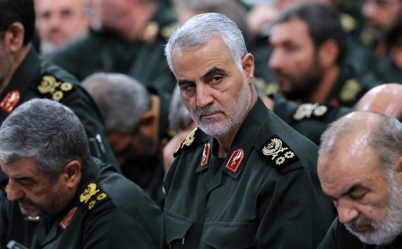 Hôm 3/1/2020, Thiếu tướng Qasem Soleimani - Tư lệnh lực lượng đặc nhiệm Quds của IRGC cùng với Abu Mahdi al Muhandis - Chỉ huy lực lượng huy động nhân dân (PMU) Iraq do Iran hậu thuẫn đã thiệt mạng sau đợt tấn công của Mỹ.