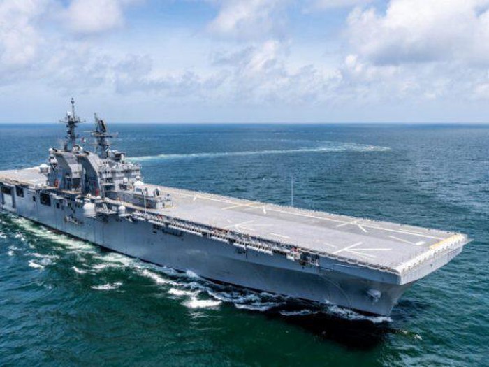 Theo nguồn tin,  tàu USS Tripoli (LHA-7) sẽ được hạ thủy trong một buổi lễ được tổ chức tại Pascagoula (bang Mississippi) vào ngày 15/7. Do dịch bệnh COVID-19 và để đảm bảo an toàn sức khỏe cộng đồng cũng như hạn chế đối với các sự kiện công cộng đông người, các nghi thức vận hành cho con tàu sẽ chỉ diễn ra theo thủ tục đơn giản.