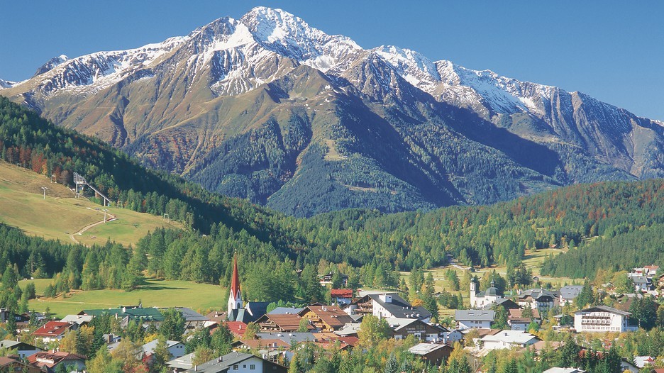 Mùa đông chính là lúc dãy núi Alps đón từng đoàn du khách yêu thích chinh phục vẻ đẹp mạo hiểm của ngọn núi. Đây cũng là thời điểm tuyết phủ trắng trên những ngọn núi cao, tạo nên một vẻ đẹp lạnh lẽo nhưng hùng vĩ. Ảnh: Austrian National Tourist Office/ Mallaun.