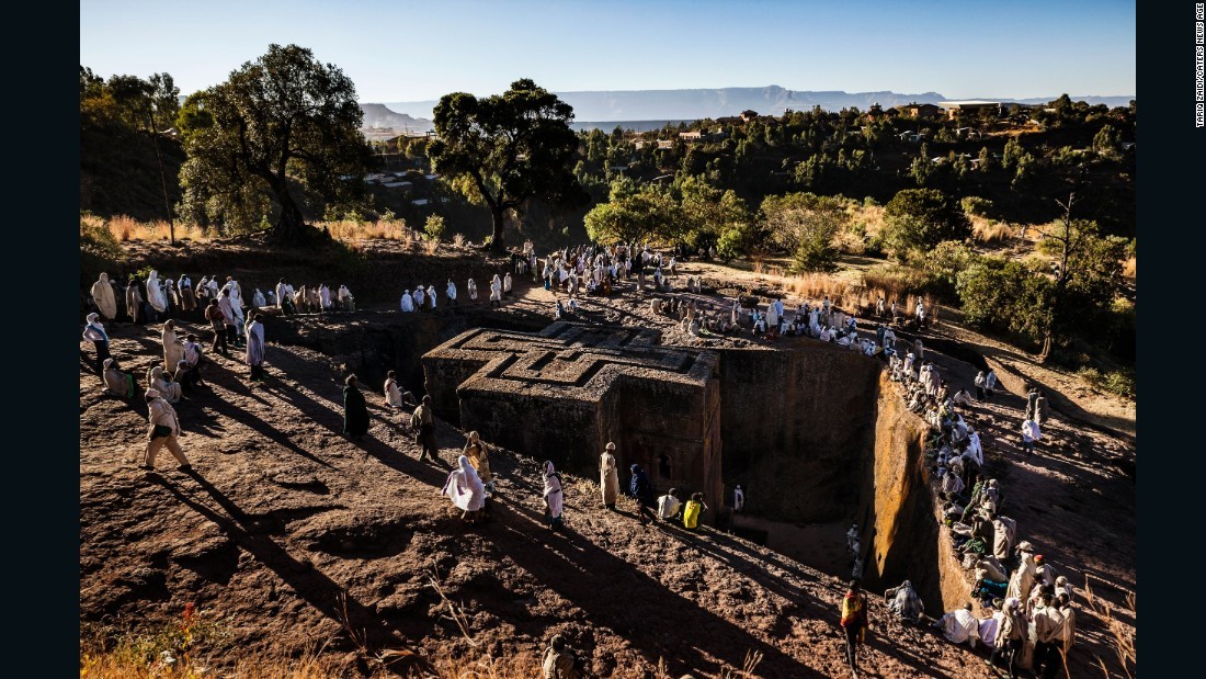 Nhà thờ tạc đá Lalibela nằm ở thành phố Lalibela, Ethiopia. Các nhà thờ này được xây dựng vào thời kỳ trị vì của Lalibela vào thế kỷ 12 và 13. Được tạc trong đá, nhà thờ này bao gồm 12 giáo đường, chia thành 4 nhóm. 