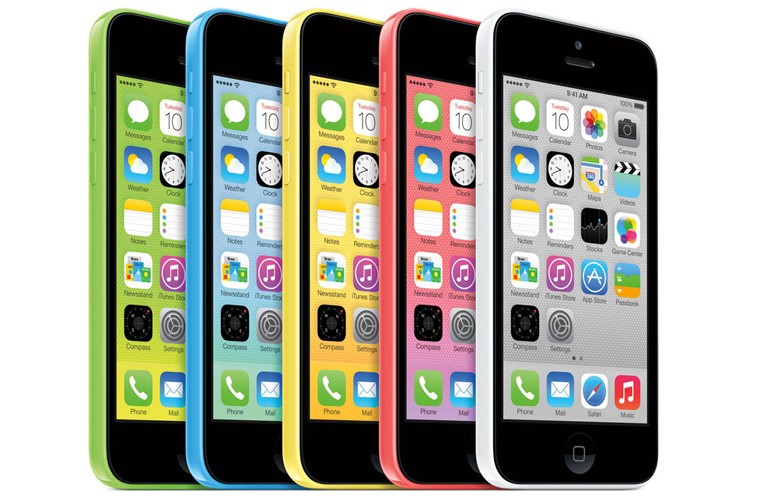 iPhone 5C là chiếc smartphone đầu tiên của Apple được chế tác từ 100% chất liệu nhựa, điều này nhằm giảm bớt giá thành và tiếp cận nhóm người dùng mới. Do hướng đến nhóm người dùng trẻ, năng động nên sản phẩm này được Apple trang bị nhiều màu sắc nổi bật, đi kèm là bộ wallpaper cùng tông màu.