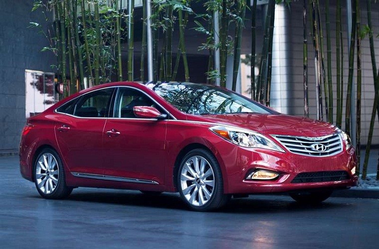 10. Hyundai Azera 2015 ($31,000): Các tính năng tiêu chuẩn c gồm 3.3L V-6 293hp động cơ, 6-tốc độ tự động truyền dẫn với tốc, 4 bánh phanh ABS (ABS)... 