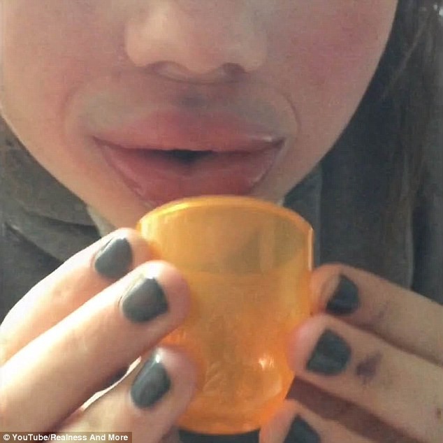 Xu hướng đáng lo ngại đang gây sốt trong cộng đồng trẻ được đặt tên là  "kyliejennerchallenge". Xu hướng này đang càn quét các phương tiện truyền thông như instagram, twitter...