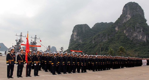  Cán bộ, chiến sĩ Vùng 1 Hải quân trang nghiêm trong ngày ra quân huấn luyện.