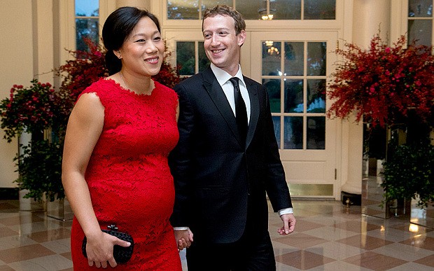 Vợ chồng  ông chủ Facebook Mark Zuckerberg và Priscilla Chan có mối tình 9 năm trước khi kết hôn vào tháng 5/2012. Họ từng rất nỗ lực có con và từng sảy thai ba lần.