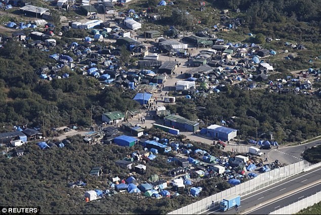 Khu  trại tị nạn Jungle ở Calais, Pháp đang trở nên ngày càng trở nên đông đúc với "dân số" hơn 4.000 người.