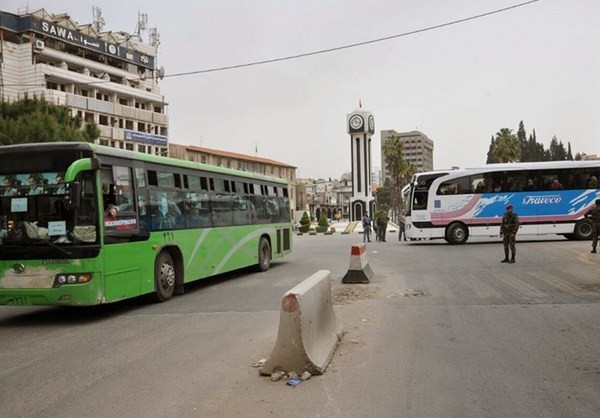 Hàng trăm nghìn gia đình  Syria trở về thành phố cổ Palmyra và thị trấn cổ Quaryatayan của tỉnh Homs sau khi lực lượng chính phủ Damascus giải phóng hai khu vực này khỏi tay phiến quân IS những tuần gần đây.