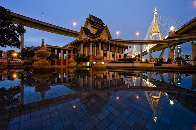 Thủ đô Bangkok của Thái Lan được xếp ở vị trí đầu trong danh sách những  thành phố hút du khách quốc tế nhất năm 2016. Theo thống kê của Global Destination Cities Index, lượng khách du lịch quốc tế đổ về thành phố này lên tới 21,47 triệu người.