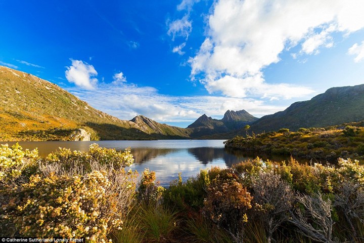 Tháng Giêng: Bắt đầu năm mới thật nhiều may mắn tại hồ Dove (Tasmania) hay tham dự các lễ hội ở Colombia, Myanmar…