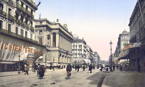 Bộ ảnh màu đầu tiên về nước Pháp được tạo ra nhờ công nghệ Photochrom phần nào tái hiện cuộc sống của người dân nơi đây vào những năm 1890. Ảnh: Đường phố Marseille.