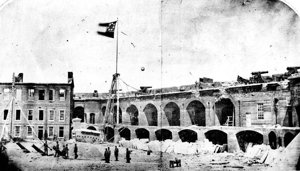 Trận Sumter, xảy ra vào ngày 12-13/4/1861, là trận đánh đầu tiên chính thức mở màn cuộc  nội chiến Mỹ. Trong ảnh là pháo đài Sumter ở Nam Carolina hồi tháng 4/1961. Ảnh: VT.