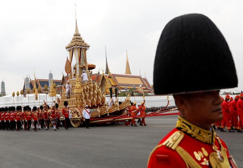 Ngày 26/10, linh cữu của  cố Quốc vương Thái Lan Bhumibol đã được đưa từ Cung điện tới Đài hóa thân Hoàng gia ở quảng trường Sanam Luang để hỏa táng. Ảnh: Reuters. Ảnh: Reuters.