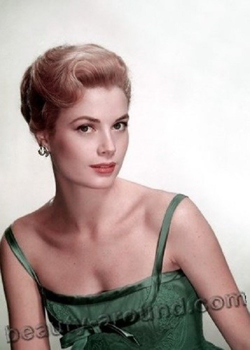 Cố  Công chúa Grace Kelly của xứ Monaco là diễn viên điện ảnh Mỹ và vợ của Hoàng tử Rainier III.