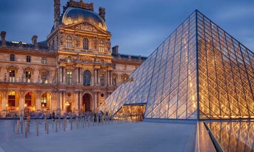 Bảo tàng Louvre ở thủ đô Paris, Pháp, là một trong những  bảo tàng nổi tiếng nhất thế giới năm 2017. Theo CNN, số lượng du khách tham quan bảo tàng này trong năm qua tăng gần 10%, với 8,1 triệu khách du lịch. (Nguồn ảnh: CNN)