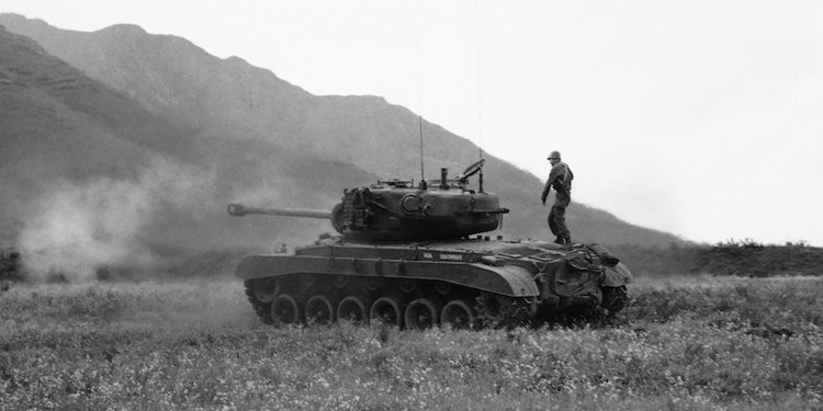 M26 Pershing là một trong những dòng xe tăng hạng nặng hiếm hoi của Quân đội Mỹ trong giai đoạn cuối của Chiến tranh Thế giới thứ 2, được chế tạo vào năm 1942. Nó được đặt theo tên của Tướng John Joseph Pershing - chỉ huy quân viễn chinh Mỹ ở Châu Âu trong Thế chiến I. Ảnh: AP.