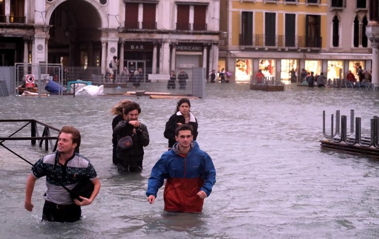 Theo RT, 75% diện tích  thành phố Venice đang bị ngập lụt nghiêm trọng do những trận mưa lớn và triều cường dâng cao, trong đó có điểm ngập sâu tới 1,5 mét. (Nguồn ảnh: Reuters)