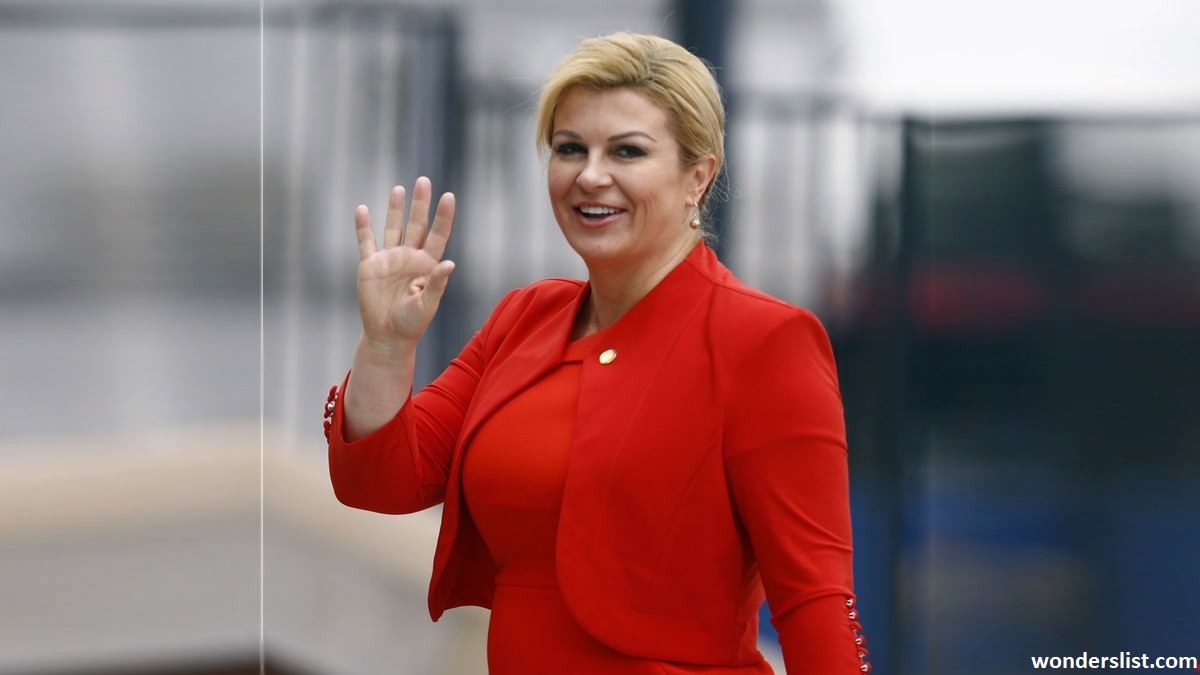 Theo Wonders List, Tổng thống Croatia Kolinda Grabar-Kitarović đứng đầu trong danh sách những  nữ chính trị gia quyến rũ nhất thế giới. Bà sinh năm 1968 và bắt đầu đảm nhiệm vai trò Tổng thống Croatia từ ngày 19/2/2015. Tạp chí Forbes đã xếp hạng bà Kolinda là người phụ nữ quyền lực thứ 39 trên thế giới. (Nguồn ảnh: Wonders List)