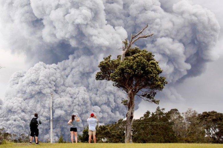 Hồi tháng 5/2018,  siêu núi lửa Kilauea tại Hawaii (Mỹ) đã bất ngờ phun trào trở lại sau hơn 600 trận động đất trong 4 ngày liên tiếp khiến hàng nghìn người buộc phải sơ tán và hơn 700 công trình bị phá huỷ. (Nguồn ảnh: Reuters)