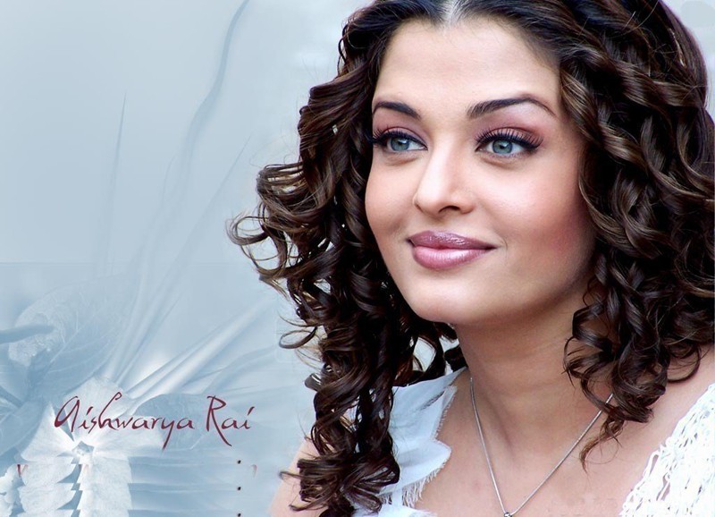 1. Mỹ nhân Ấn Độ Aishwarya Rai đứng đầu danh sách những  phụ nữ có đôi mắt đẹp nhất thế giới, theo bình chọn của chuyên trang Wonderslist.