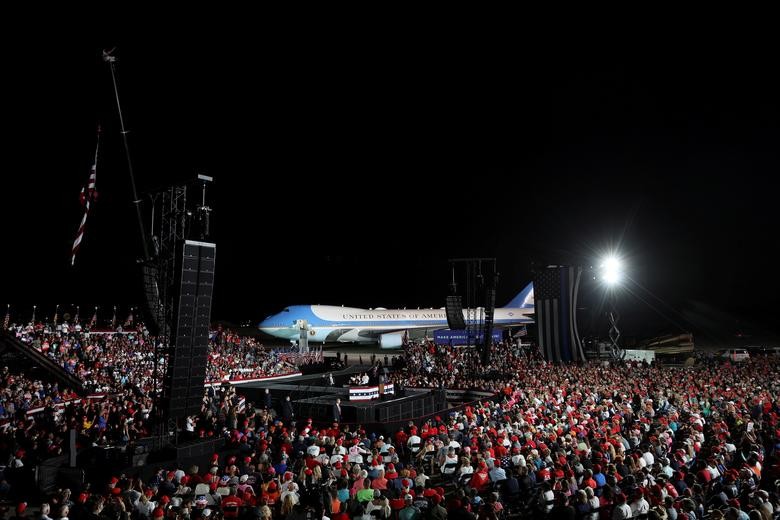 Ngày 12/10, Tổng thống Trump đã có bài phát biểu tại sân bay quốc tế Orlando Sanford ở Sanford, Florida. (Nguồn ảnh: Reuters)