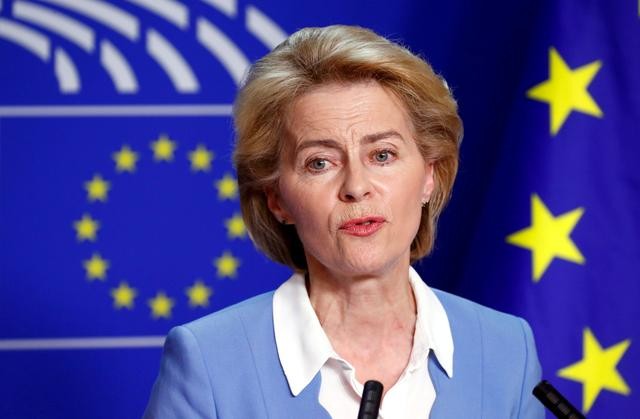 Bà Ursula von der Leyen,  nữ Bộ trưởng Quốc phòng Đức đầu tiên, khiến nhiều người nể phục khi là người phụ nữ "giỏi việc nước, đảm việc nhà". Ảnh: Reuters.   