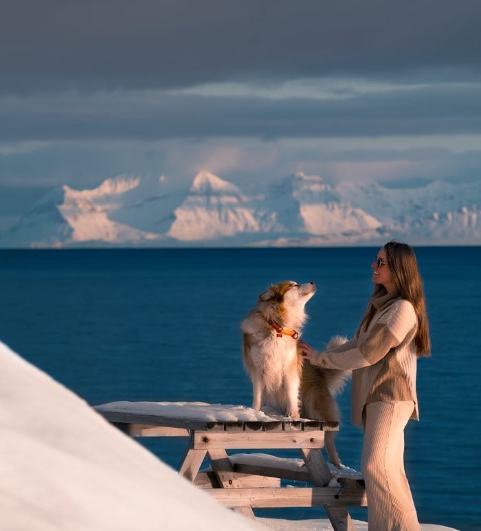 Theo Insider, cô Cecilia Blodahl chuyển tới quần đảo Svalbard cùng bạn trai vào năm 2015 và dự định ở đó chỉ một vài tháng. Tuy nhiên sau đó, Cecilia đã sống nhiều năm trên đảo này, dù người bạn trai nói trên rời khỏi đây. (Nguồn ảnh: Insider)