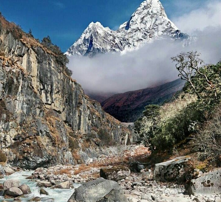 Nepal, tên chính thức là Cộng hoà Dân chủ Liên bang Nepal, là một quốc gia ở Nam Á.  Đất nước Nepal đa dạng về địa lý, có 8 trong số 10 ngọn núi cao nhất thế giới. Ảnh: LHN.