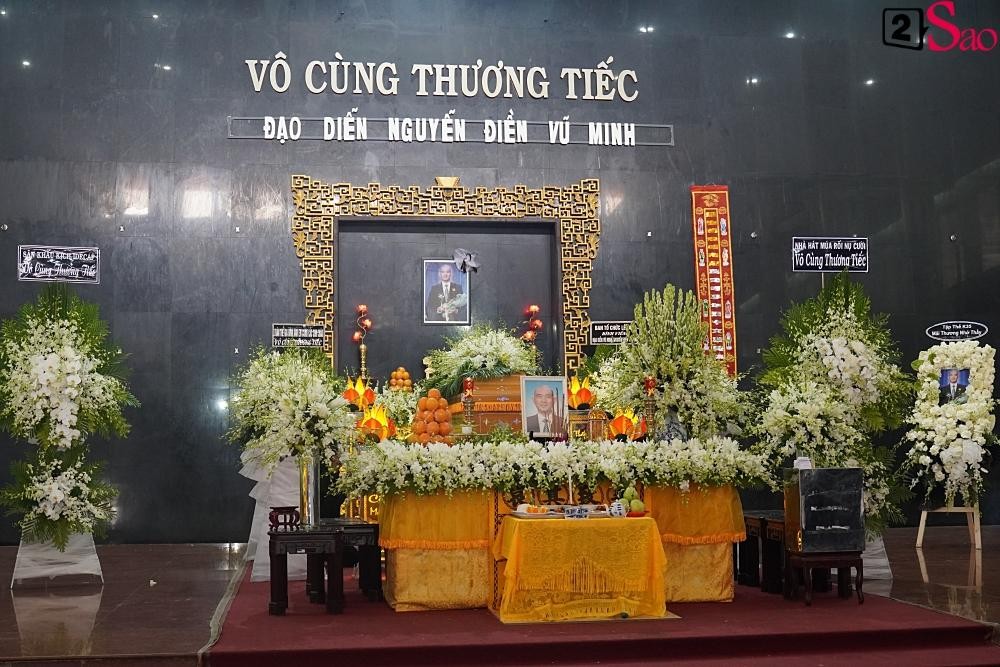 Rạng sáng 14/3, đạo diễn Vũ Minh qua đời do suy hô hấp và sốc nhiễm khuẩn, hưởng dương 56 tuổi. Sự ra đi của đạo diễn tài năng khiến đồng nghiệp, bạn bè và khán giả mến mộ bàng hoàng, thương tiếc.