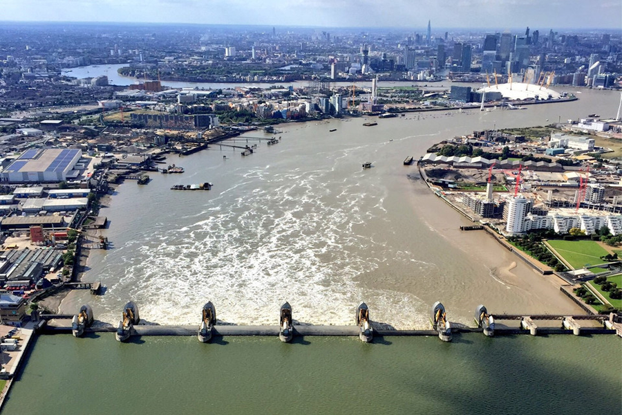  Đập sông Thames (Thames Barrier) được thiết kế bởi hãng Rendel, Palmer and Tritton, và chính thức hoạt động từ năm 1984 sau 8 năm xây dựng với kinh phí 535 triệu bảng (tương đương 2,4 tỷ bảng hiện nay). Ảnh: Built-environment