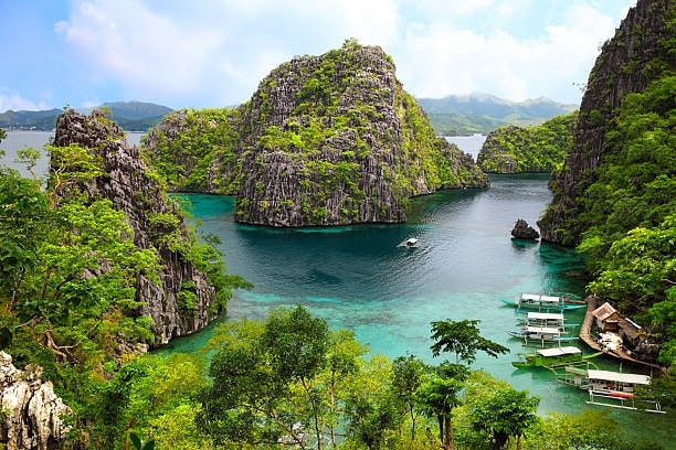 Philippines là một quốc đảo ở Đông Nam Á. Theo Facts Institute, mặc dù  Philippines được tạo thành từ hơn 7.000 hòn đảo, phần lớn dân số chỉ sinh sống trên 11 hòn đảo trong số đó. Ảnh: Istock.