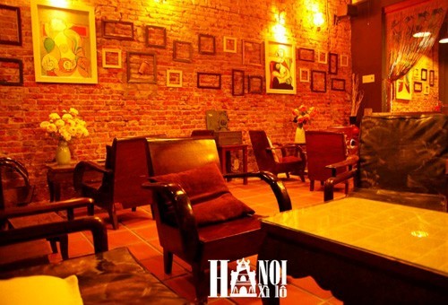 Hà Nội Xì Lô Cafe là một  quán cà phê Sài Gòn nép mình trong căn hẻm nhỏ trên đường Nguyễn Trung Trực, (quận 1, TP HCM), Hà Nội Xì Lô cổ kính và trầm mặc với những nét kiến trúc rất riêng của Hà Nội.