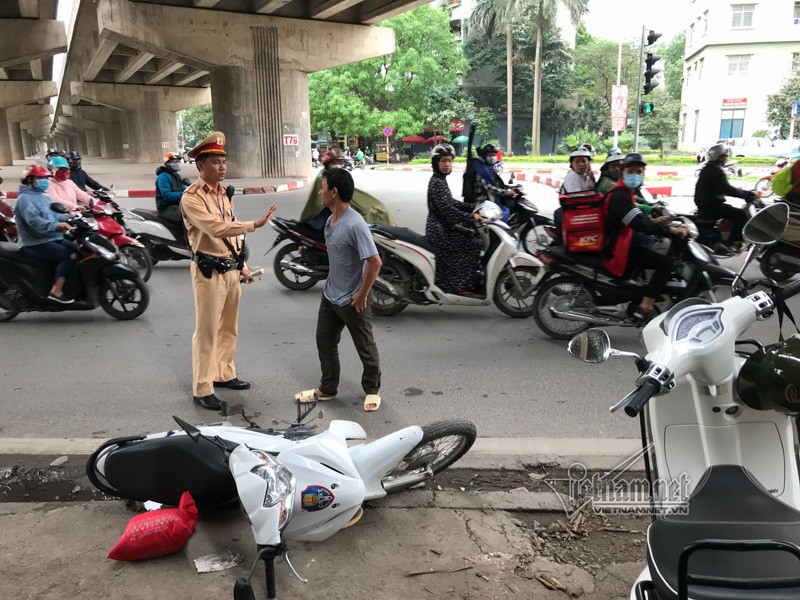 Theo Đại tá Đỗ Thanh Bình - Phó Cục trưởng Cục CSGT (Bộ Công an), trong quá trình thực thi nhiệm vụ, lực lượng CSGT thường xuyên bị người tham gia giao thông chống đối, không chấp hành hay thậm chí là có những hành động thách thức, cố tình vi phạm pháp luật.