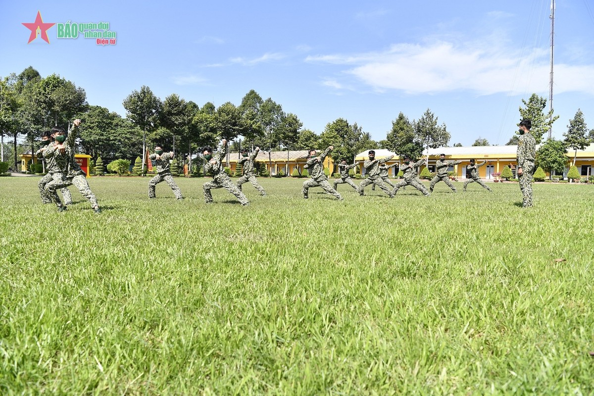 Võ thuật là bài tập đầu tiên và không thể thiếu mà những người lính đặc công phải thực hiện. 