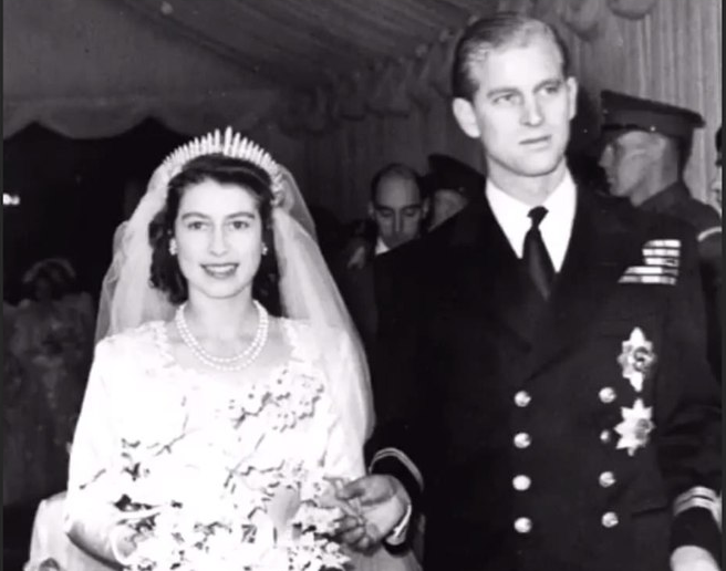 Với những người theo dõi Hoàng gia Anh, câu chuyện tình của  Nữ hoàng Elizabeth II và Hoàng thân Philip thường được mô tả là đẹp như truyện cổ tích. 