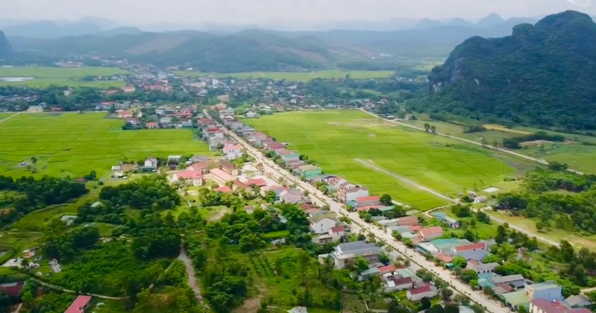 Về huyện Minh Hoá (Quảng Bình) những ngày này cùng hoà mình vào không khí hân hoan chào đón Tết Độc lập của người dân nơi đây. Đã từ lâu nét đẹp truyền thống văn hoá ăn Tết Độc lập mỗi dịp Quốc khánh 2/9 với ý nghĩa sum họp gia đình, giáo dục truyền thống cách mạng, yêu quê hương, đất nước cho các thế hệ con cháu.