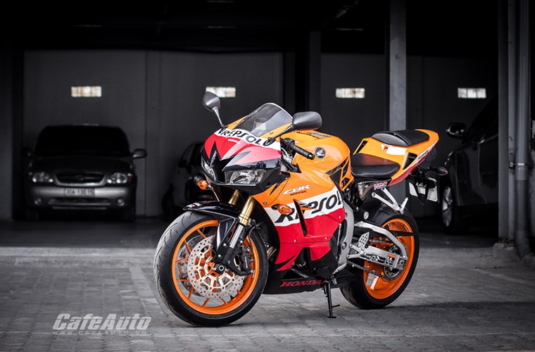 Honda CBR600RR được giới thiệu lần đầu tại triển lãm EICMA diễn ra tại Milan, Ý vào năm 2012. Theo Honda, 2 yếu tố quan trọng cấu thành nên sự thành công của mẫu sport-bike hạng trung này là tính năng vận hành và độ linh hoạt.